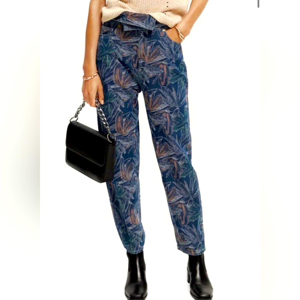NWT* Women’s Printed tapered leg jeans in size 25/XS